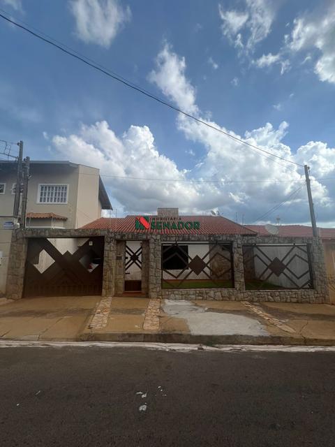 Casa à venda em Londrina, Santa Mônica, com 3 quartos, com 167.24 m²